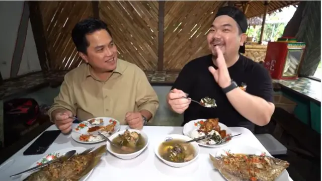 Makan Bareng Nex Carlos, Erick Thohir Santap Sayur Asam dan Jengkol Balado