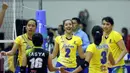 Pevoli putri Jawa Barat bersorak usai unggul atas Kalimantan Timur di fase grup Y PON XIX Jabar di Gelora Sabilulungan Si Jalak Harupat, Kab Bandung, Rabu (21/9). Tim Jabar unggul tiga set (25-14, 25-16, 25-10). (Liputan6.com/Helmi Fithriansyah)