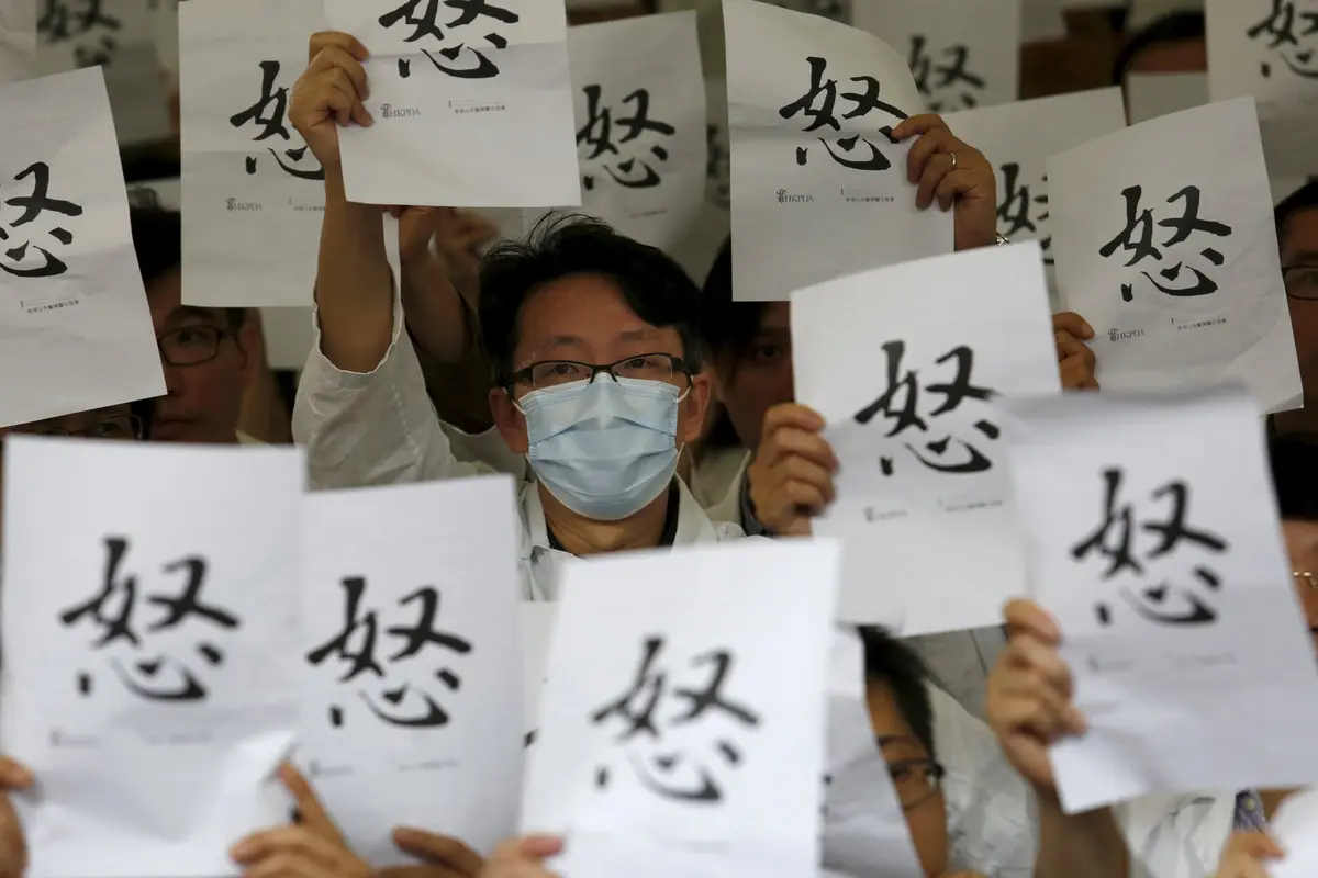 20151021-Ratusan Dokter Mogok Kerja, Minta Naik Gaji-Hong Kong