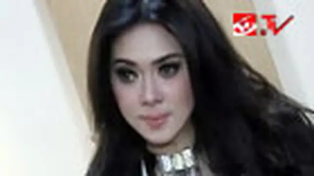 Dapat Mawar Syahrini Senang, Ya Kan...