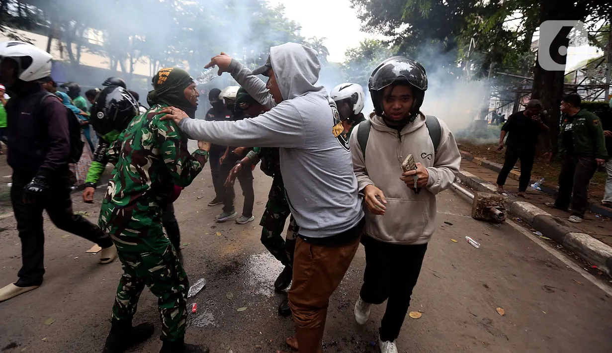 Affan Kurniawan tewas dilindas kendaraan taktis (rantis) Brimob saat terjadi kerusuhan dalam unjuk rasa di depan Gedung DPR RI pada Kamis malam, 28 Agustus 2025. (Liputan6.com/Helmi Fithriansyah)