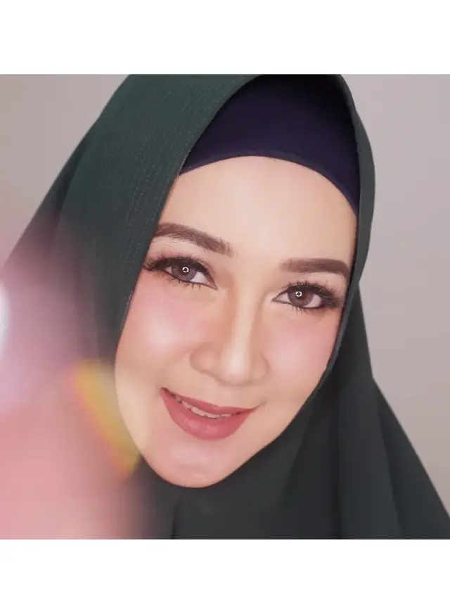 6 Potret Dina Lorenza Awet Muda di Usia 44 Tahun, Bak ABG
