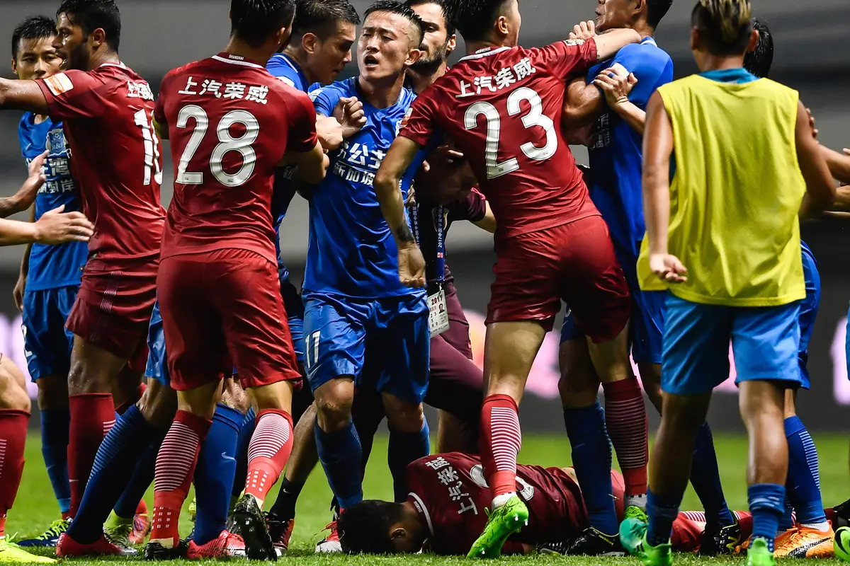 Mantan Gelandang Chelsea Dikeroyok di Liga Tiongkok