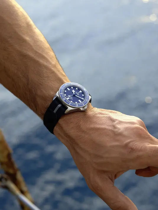 Dikembangkan secara kolaboratif bersama unit khusus Angkatan Laut Prancis hingga memiliki serangkaian spesifikasi yang unik, model Tudor Pelagos FXD dirancang untuk navigasi bawah air dan dioptimalkan untuk penggunaan profesional. (Dok/Tudor).