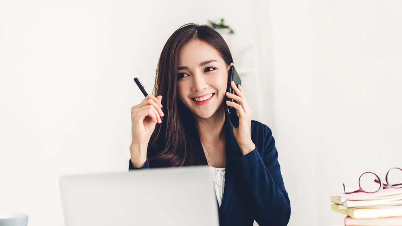 Makeup Tahan Lama Saat Virtual Meeting Itu Penting, Begini Lho Triknya