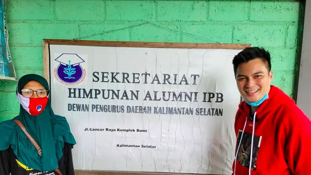 Momen Baim Wong Kunjungi Korban Banjir Kalsel, Terjun Langsung Salurkan Donasi. (Sumber: Instagram/baimwong)