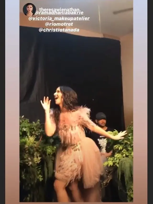 7 Pemotretan Nia Ramadhani, Tampil Anggun dan Cantik Seperti Dewi