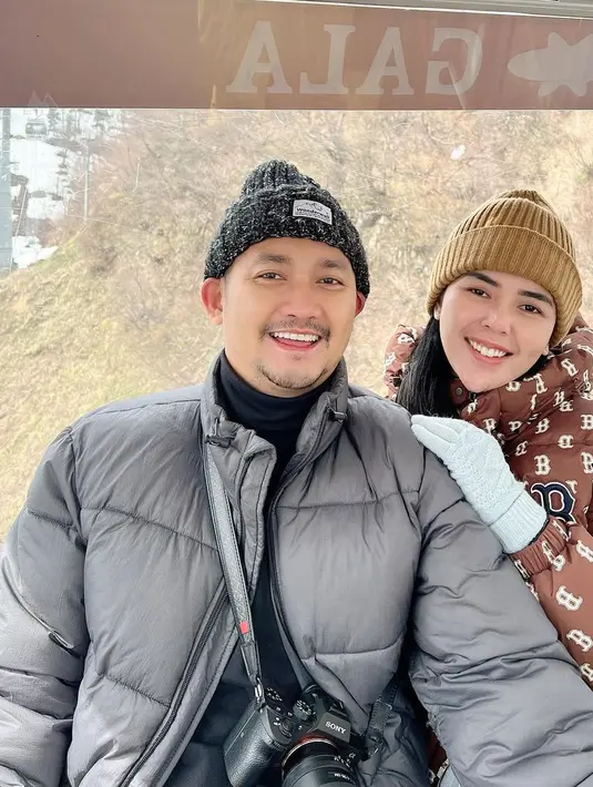 "Memang kita jalani bisnis bersama karena beliau juga pebisnis, dan beliau juga ajari bisnis, dan bermitra ke saya," kata Angga Wijaya dikutip dari YouTube Intens Investigasi. [Instagram/nggawijaya88]