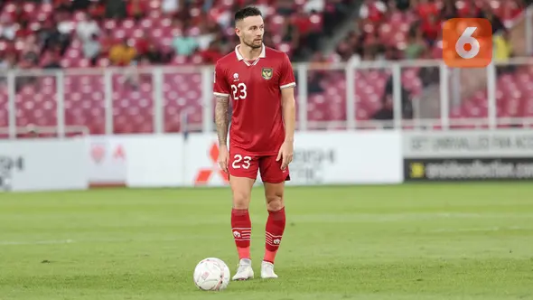 <p>Pemain Timnas Indonesia, Marc Klok saat menghadapi Vietnam dalam laga leg pertama babak semifinal Piala AFF 2022 di Stadion Utama Gelora Bung Karno (SUGBK), Jumat (6/1/2023) sore WIB. (Bola.com/Abdul Aziz)</p>
