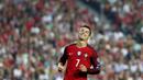 Striker Portugal, Cristiano Ronaldo, tampak kecewa usai gagal membobol gawang Swiss pada laga kualifikasi Piala Dunia 2018 di Stadion Luz, Selasa (10/10/2017). Portugal menang 2-0 atas Swiss.(AP/Armando Franca)