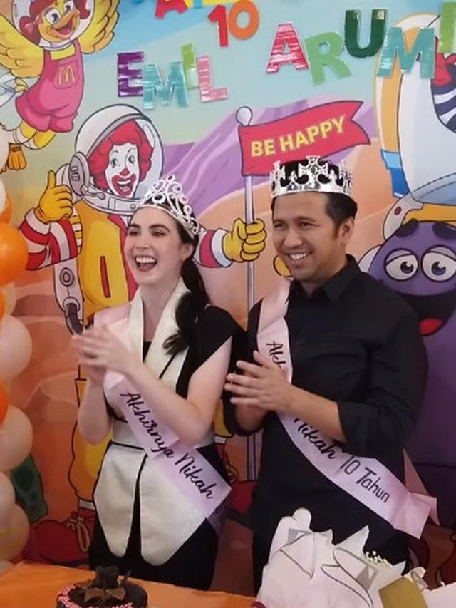 Serunya Perayaan Ulang Tahun ke-10 Pernikahan Arumi Bachsin dan Emil Dardak di McDonald's