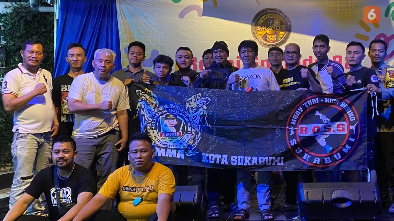 Keberangkatan 5 orang atlet muda MMA dari Kota Sukabumi dalam ajang Kejurnas 2023, mewakili Jawa Barat (Liputan6.com/Fira Syahrin).