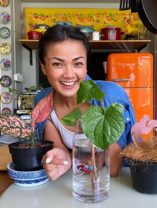 Lewat unggahan di akun Instagramnya, Nirina membagikan kebahagiaan tersebut yang dikemas dalam video berdurasi 2 menit 9 detik.  (Instagram/Nirinazubir_)