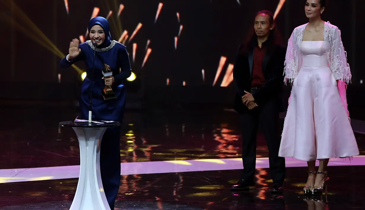 Sebagai pemenang Kategori Pemeran Utama Wanita Terbaik IBOMA 2016, ia mengalahkan Annisa Rawles, Prisia Nasution, Acha Septriasa, Michelle Ziudith, Lala Karmela, Chelsea Islan, Rianti Cartwright, Tatjana Saphira dan Dewi Sandra. (Deki Prayoga/Bintang.com)