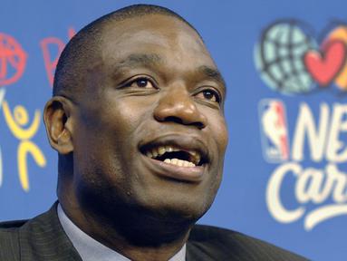 Mantan bintang NBA, Dikembe Mutombo tutup usia setelah berjuang melawan kanker otak pada 30 September 2024. Mutombo meninggal pada usia 58 tahun di Atlanta. (AFP/Stan Honda)
