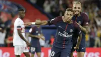 Striker PSG, Neymar Jr, berada pada posisi ketiga klasemen sementara top scorer Ligue 1 Prancis dengan koleksi  tiga gol hingga pekan keempat. (AFP/Thomas Samson)