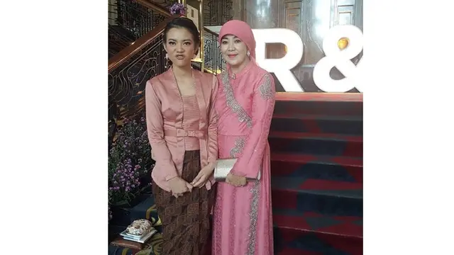 Ibunda Risa Saraswati Meninggal Dunia dalam Keadaan Tidur, Ini 6 Potret Kenangannya
