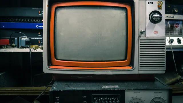 Komponen dalam Televisi Tidak Terpasang dengan Sempurna