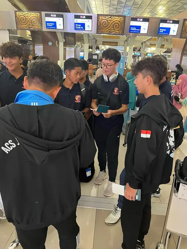 Potret Angelina Sondakh antar Keanu ke bandara untuk ikut tanding ke Singapura (Sumber: Instagram/@angelinasondakh09)