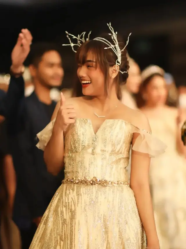 Tampil Ala Princess , Ini 7 Potret Fuji dalam Acara Kosmetik di Balikpapan