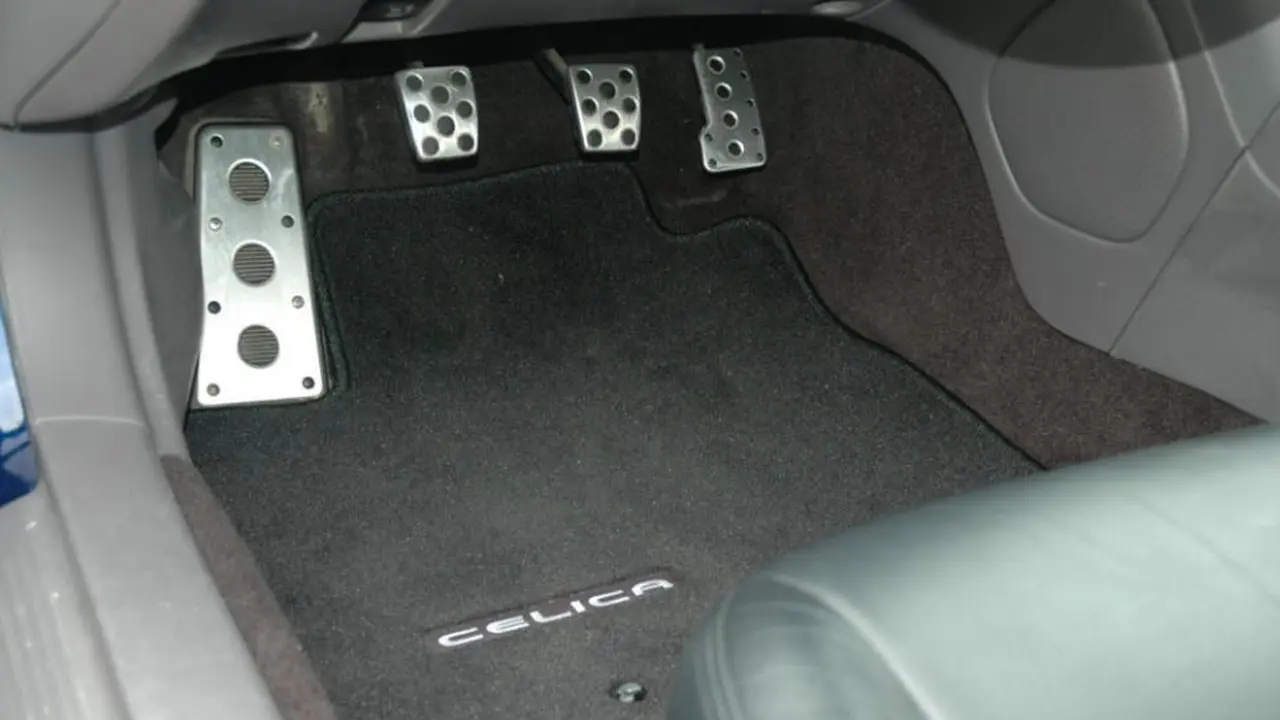 Pedal Mobil