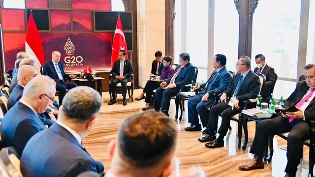 Presiden Joko Widodo (Jokowi) dalam serangkaian pertemuan bilateral di Konferensi Tingkat Tinggi atau KTT G20 di Bali, Senin, (14/11/2022)