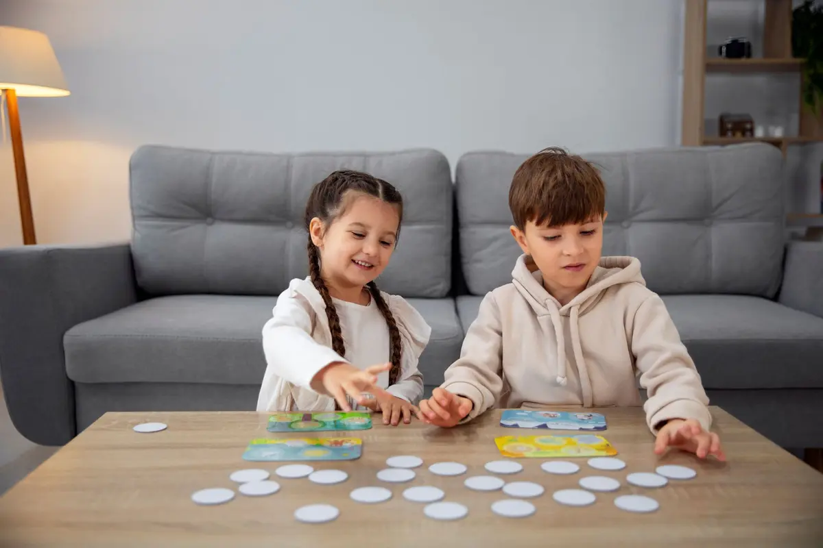 Mengenal Permainan Emotion Charades, Cara Seru Melatih Empati dan Kepekaan Emosi Anak Sejak Dini
