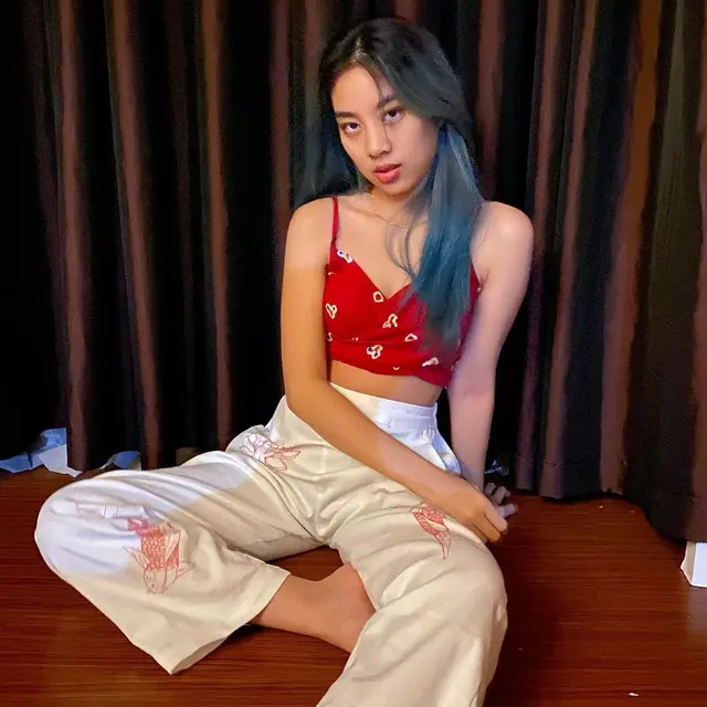 7 Potret Terbaru Mezzaluna, Putri Bimbim Slank yang Kini Rilis Single Baru