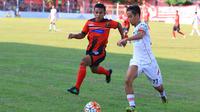 Persinga Ngawi berhasil mengalahkan Martapura FC 2-1 dalam lanjutan ISC B di Stadion Ketonggo, Ngawi, Minggu (24/7/2016). (Bola.com/Robby Firly)