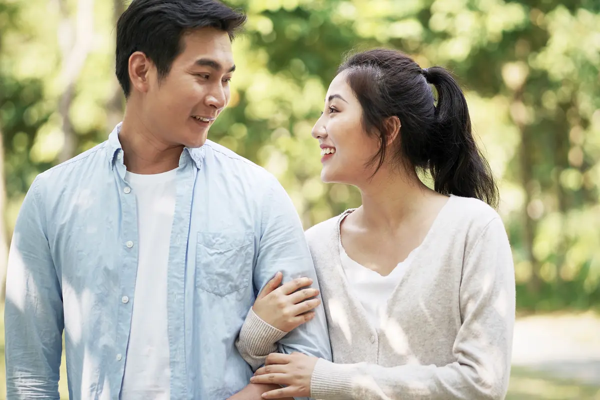 perempuan dan pasangan april 9