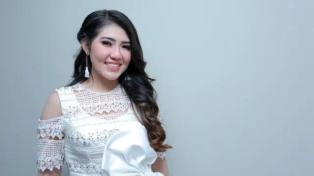 [Bintang] Jelang Bulan Ramadan, Via Vallen Rilis Single Religi