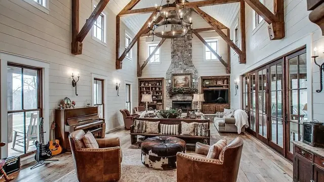 [Bintang] Rumah Miley Cyrus, Terasa Tinggal di Kampung