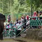 Suasana Kebun Binatang Ragunan saat libur Kenaikan Isa Almasih, Jakarta, Kamis (14/5/2015) Jelang Hari Libur panjang Warga Jakarta dan sekitarnya  memanfaatkan liburan ke Tempat Wisata. (Liputan6.com/Helmi Afandi)