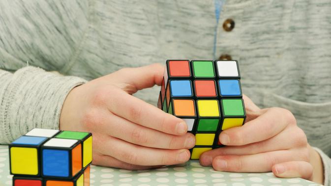 Cara Menyelesaikan Rubik yang Sudah Teracak, 3x3 dan 4x4 Selesai Cepat - Vimarsana News