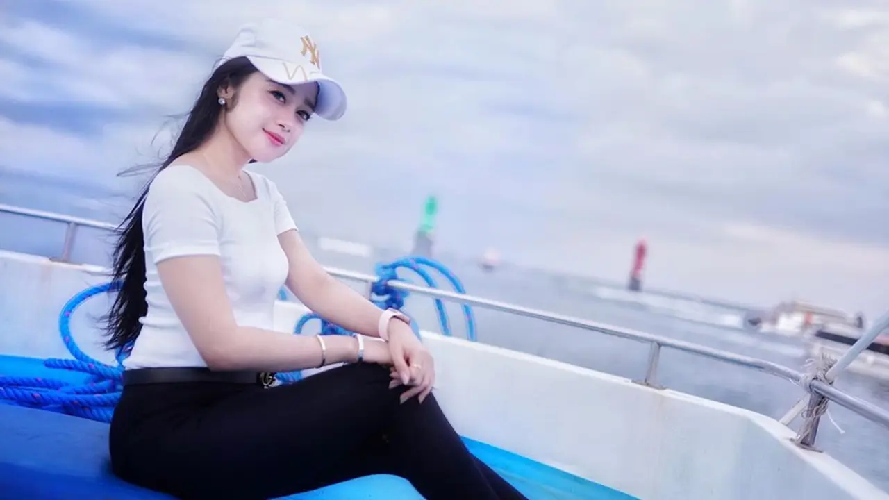 7 Potret Vivi Artika, Pedangdut Asal Jawa Timur yang Curi Perhatian