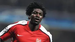 Penyerang Arsenal, Emmanuel Adebayor merayakan gol keduanya m menghadapi Villarreal dalam leg kedua perempat final Liga Champions di  Emirates Stadium in London, 15 April 2009. AFP PHOTO/JAVIER SORIANO