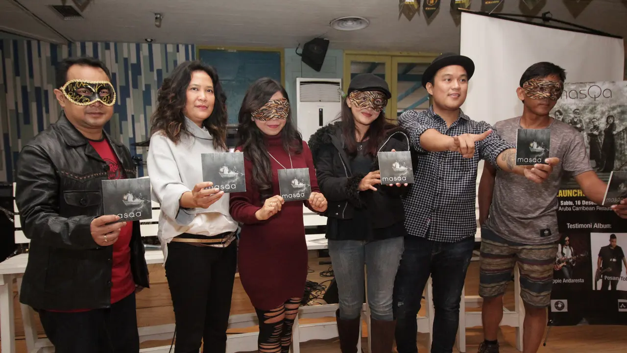 Grup band Masqa dinilai unik, tak cuma soal karya namun juga penampilan.
