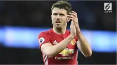 Gelandang Manchester United, Michael Carrick, mengonfirmasi keputusan pensiun pada akhir musim 2017-2018. Carrick akan gantung sepatu pada usia 36 tahun setelah 12 tahun membela Setan Merah.