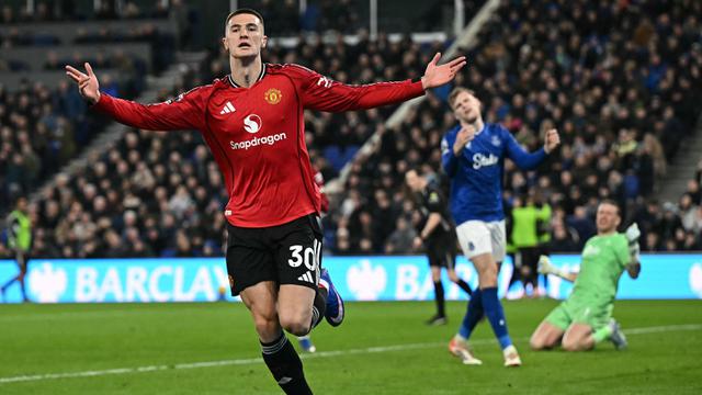 Foto: Penampilan Tangguh Senne Lammens di Bawah Mistar Manchester United