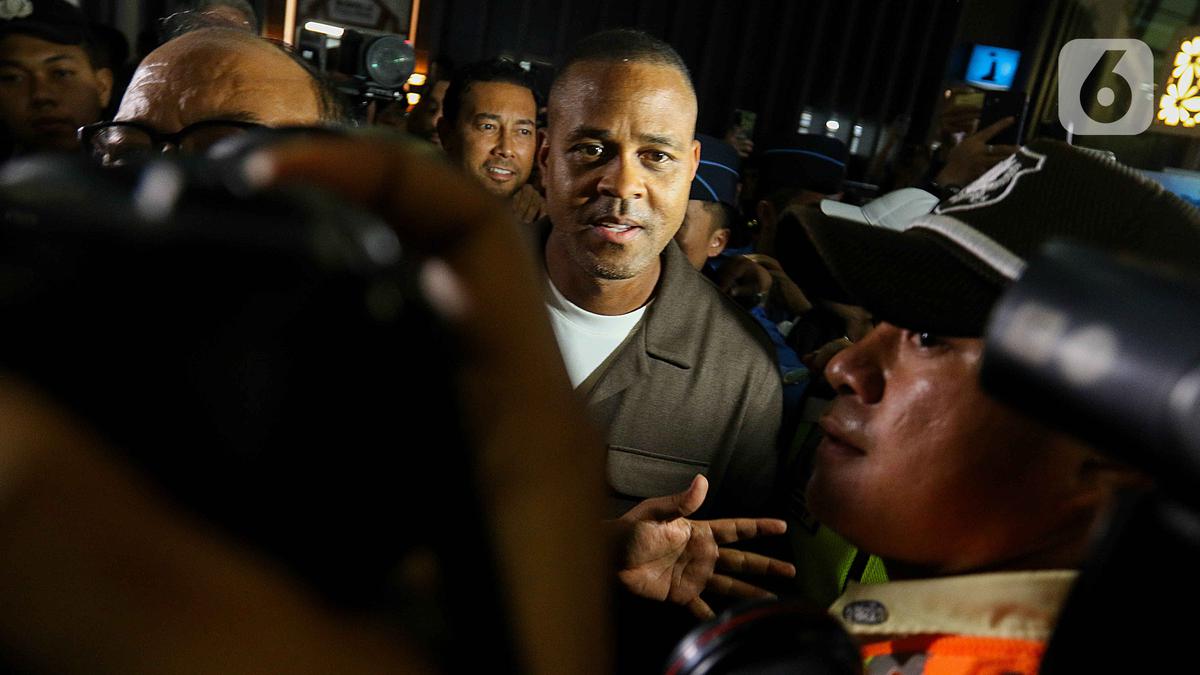 Pelatih Timnas Indonesia Patrick Kluivert Terkesan Sambutan dan Keramahan Suporter