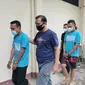 Personel Polres Pemalang menangkap 2 wartawan gadungan yang peras pemilik SPBU. (Foto: Liputan6.com/Humas Polres Pemalang)