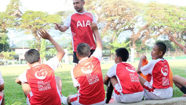 Ponaryo Astaman, AIA Sepak Bola untuk Negeri