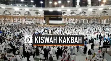 Kain penutup Kakbah (kiswah) diangkat setinggi tiga meter, pada Kamis malam (19/7/2019). Pengangkatan kiswah Kakbah menjadi tanda dimulainya musim haji 1440 Hijriah.