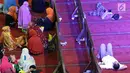 Umat muslim beraktivitas di dalam Masjid Istiqlal, Jakarta, Kamis (17/5). Pengelola Masjid Istiqlal menyediakan makanan berbuka puasa atau iftar untuk seluruh pengunjung masjid selama bulan Ramadan. (Liputan6.com/Immanuel Antonius)