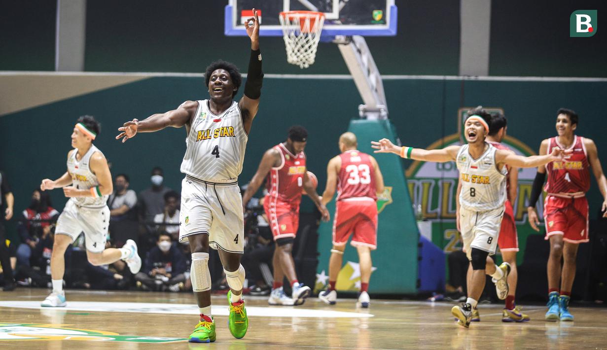 Di tim Putih, Prawira Bandung mendominasi dengan menempatkan empat pemainnya. Sedangkan Pelita Jaya dan Dewa United hanya memiliki satu wakil saja. (Bola.com/Bagaskara Lazuardi)