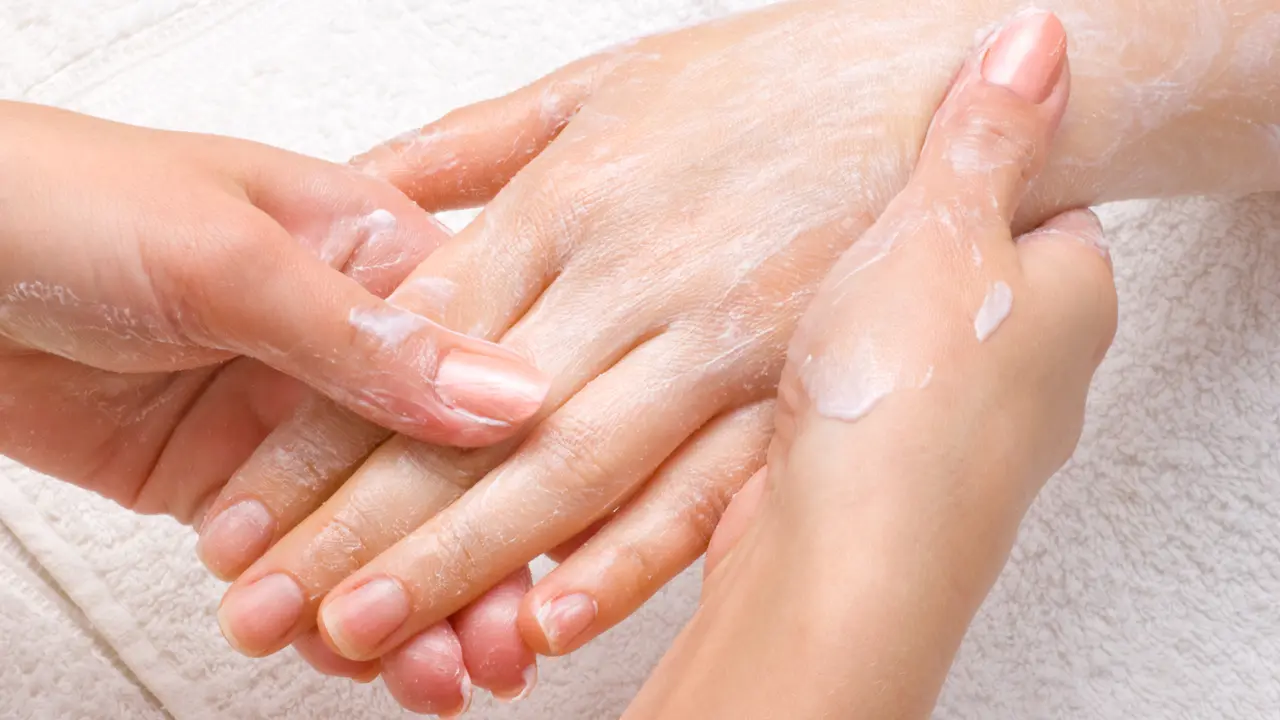 Hand Scrub Rumahan, Kenapa Tidak?