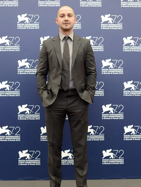 Shia LaBeouf memiliki penampilan baru yang lebih rapi, bahkan jauh lebih rapi dan terlalu rapi. (Bintang/EPA)