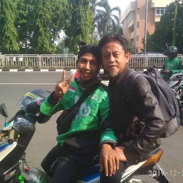 Potret Driver Ojek Online Dapat Orderan Dari Pelawak