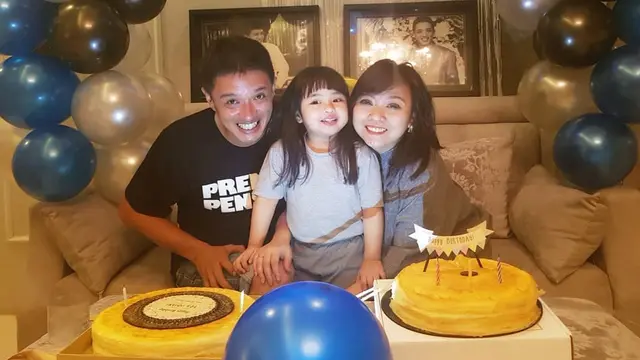Jarang Terekspos, Ini 6 Momen Manis Eza Yayang 'Pemeran Ojak' dan Istri