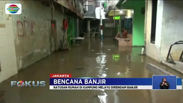 Banjir Kiriman Rendam Ratusan Rumah Warga Kampung Melayu